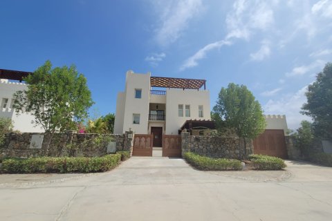6 bedrooms Villa in Muscat, Oman No. 54369
