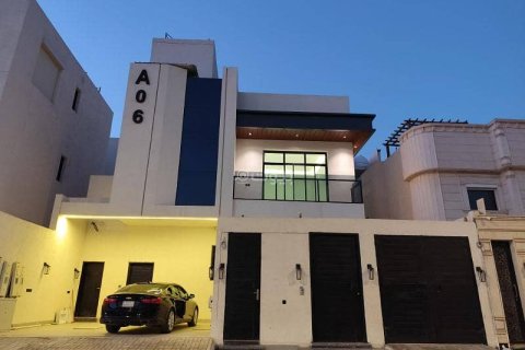 5 bedrooms Apartment in Riyadh, Saudi Arabia No. 99646