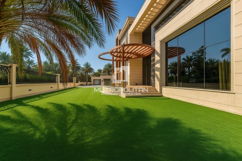 6 bedrooms Villa in Emirates Hills, UAE No. 77818