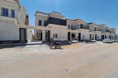 Вилла с 4 спальнями в Эр-Рияд, Саудовская Аравия №99632 3