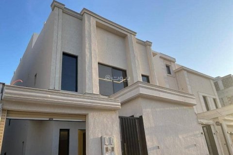 5 bedrooms Villa in Riyadh, Saudi Arabia No. 99633