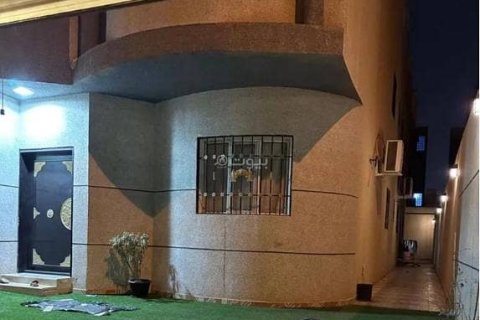 5 bedrooms Villa in Riyadh, Saudi Arabia No. 98673