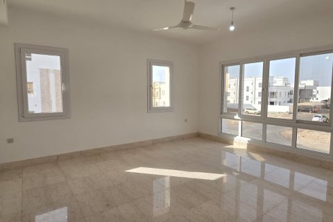 5 bedrooms Villa in Muscat, Oman No. 69076 5