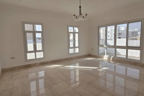 5 bedrooms Villa in Muscat, Oman No. 69076 6