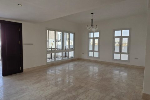 5 bedrooms Villa in Muscat, Oman No. 69076 4