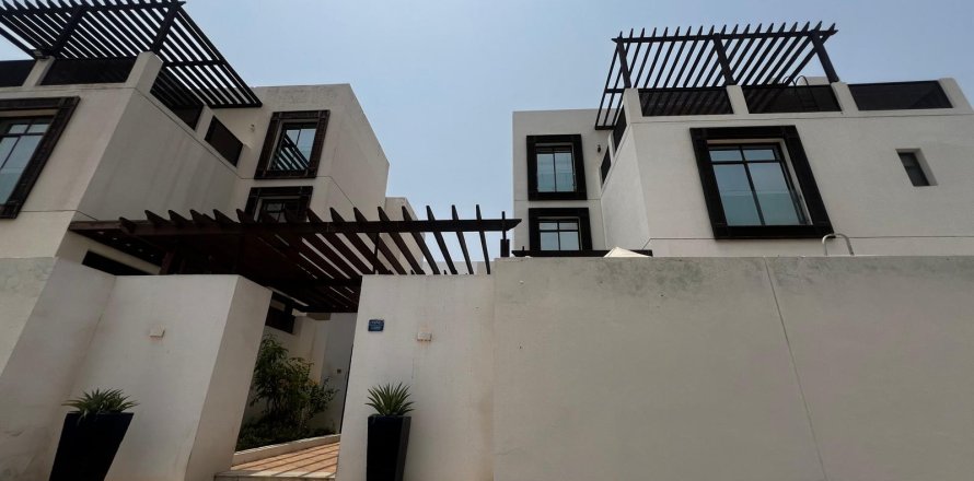5 bedrooms Villa in Madinat as'Sultan Qaboos, Oman No. 98893