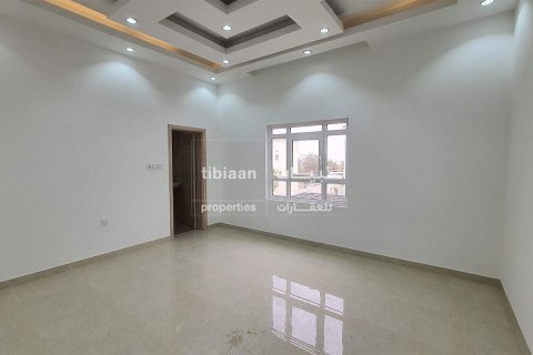 5 bedrooms Villa in Al Ansab, Oman No. 53993 12