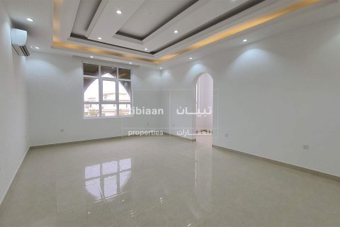 5 bedrooms Villa in Al Ansab, Oman No. 53993 10