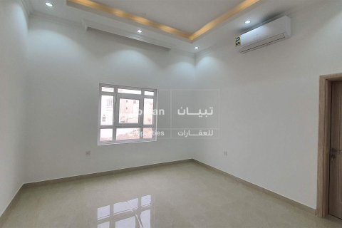 5 bedrooms Villa in Al Ansab, Oman No. 53993 13