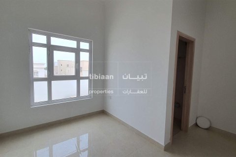 5 bedrooms Villa in Al Ansab, Oman No. 53993 8