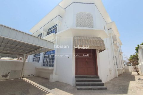 Villa de 4 dormitorios en Muscat, Oman No. 53992 3