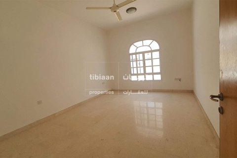 Villa de 4 dormitorios en Muscat, Oman No. 53992 8
