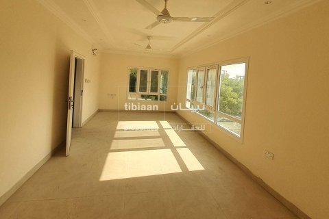 Villa Gemela de 5 dormitorios en As Sib, Oman No. 53937 7