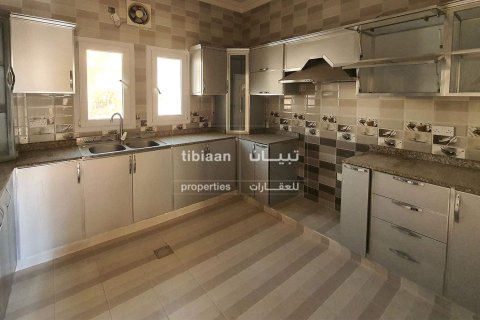 Villa Gemela de 5 dormitorios en As Sib, Oman No. 53937 9
