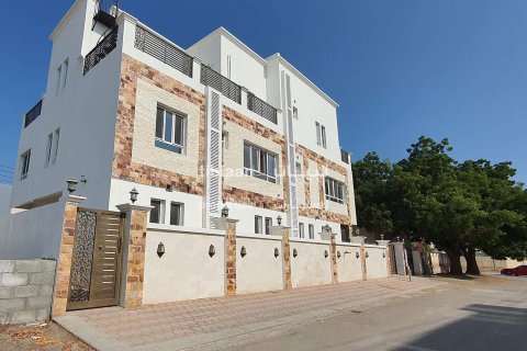 Villa Gemela de 5 dormitorios en As Sib, Oman No. 53937 13