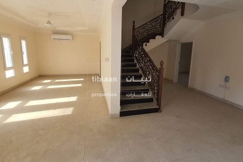 Villa Gemela de 5 dormitorios en As Sib, Oman No. 53937 10