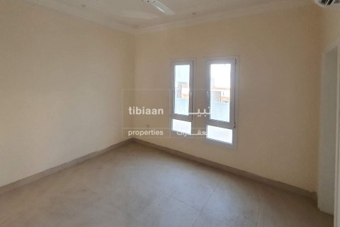 Villa Gemela de 5 dormitorios en As Sib, Oman No. 53937 8