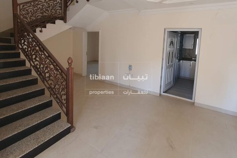 Villa Gemela de 5 dormitorios en As Sib, Oman No. 53937 11