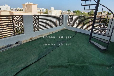 Villa Gemela de 5 dormitorios en As Sib, Oman No. 53937 4