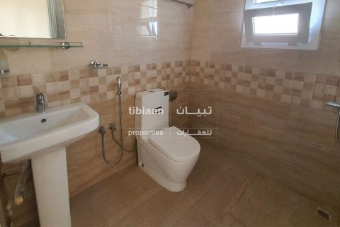 Villa Gemela de 5 dormitorios en As Sib, Oman No. 53937 6