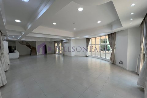 Villa de 4 dormitorios en Doha, Qatar No. 58533 3