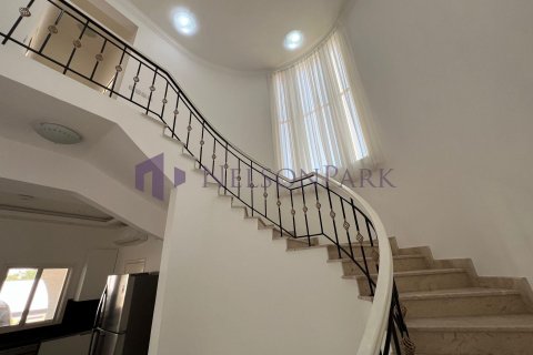 Villa de 4 dormitorios en Doha, Qatar No. 58533 7