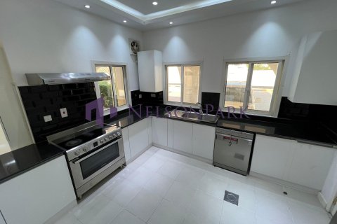 Villa de 4 dormitorios en Doha, Qatar No. 58532 6