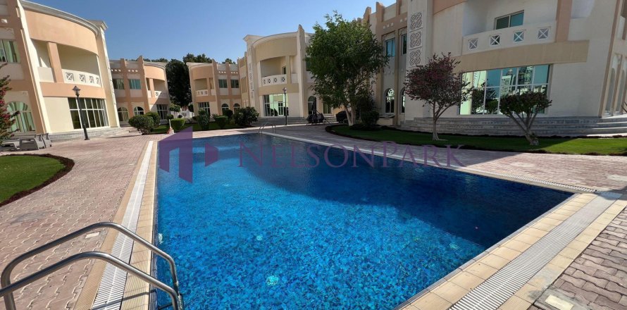 Villa de 4 dormitorios en Doha, Qatar No. 58532