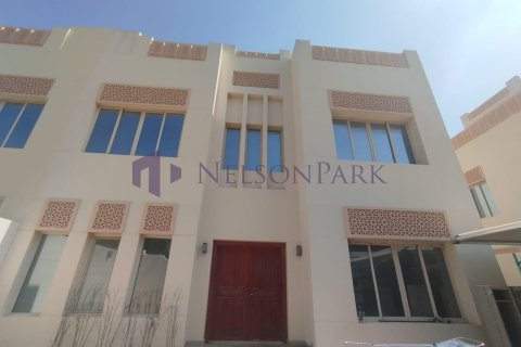 5 bedrooms Apartment in Doha, Qatar No. 57378