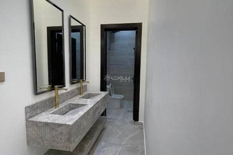 Villa de 4 dormitorios en Riyadh, Saudi Arabia No. 60720 12