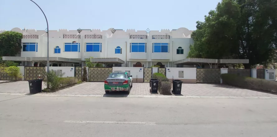 Villa de 5 chambres à As Sib, Oman No. 54448