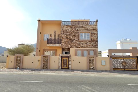 5 bedrooms Villa in Al Amarat, Oman No. 54433