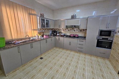 Вилла с 5 спальнями в Аль Амират, Оман №54433 6