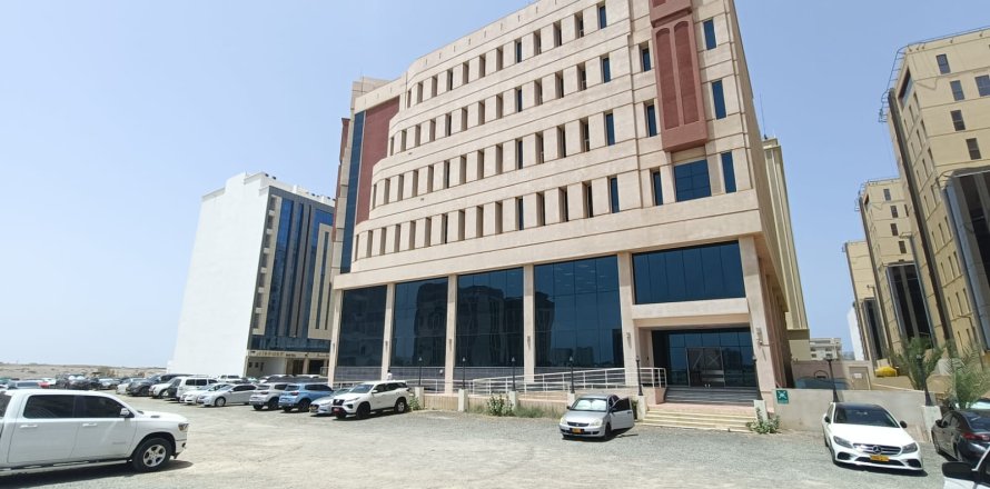 Commercial property de 500m² à Ghala, Oman No. 54447