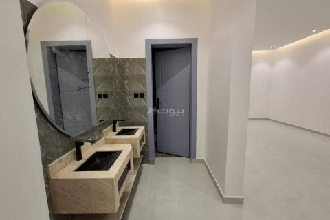 5 bedrooms Villa in Riyadh, Saudi Arabia No. 61759