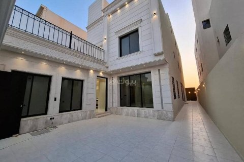 5 bedrooms Villa in Riyadh, Saudi Arabia No. 60357