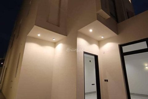 4 bedrooms Villa in Riyadh, Saudi Arabia No. 60358 3