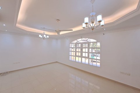4 bedrooms Villa in Muscat, Oman No. 54236 5