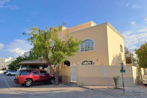4 bedrooms Villa in Muscat, Oman No. 54236