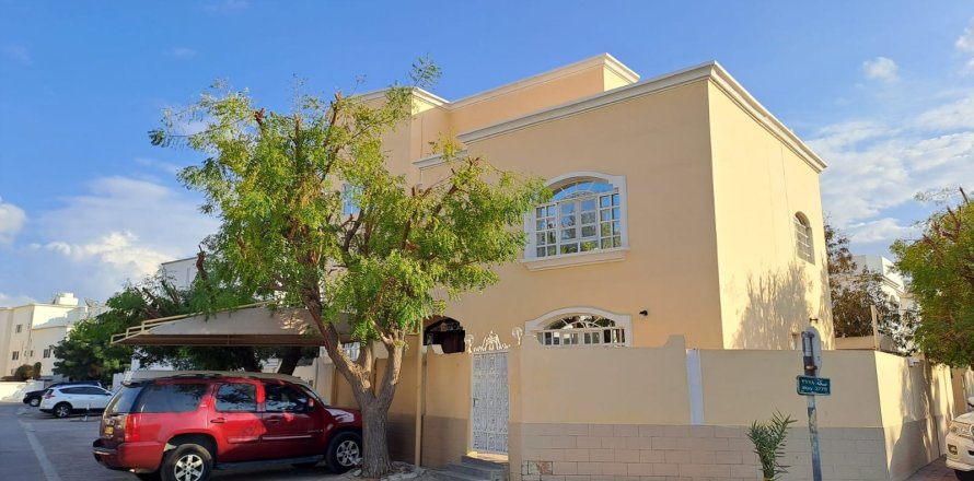 4 bedrooms Villa in Muscat, Oman No. 54236