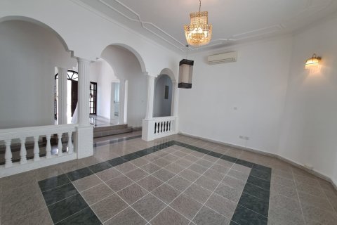 4 bedrooms Villa in Muscat, Oman No. 54190 3