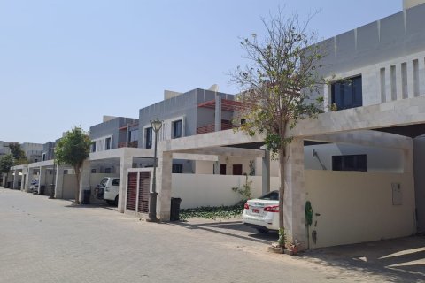 Villa de 3 dormitorios en As Sib, Oman No. 54189