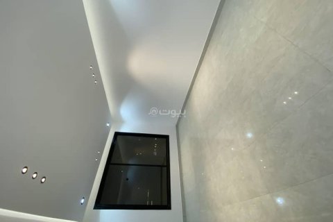 9 bedrooms Villa in Riyadh, Saudi Arabia No. 60030 16