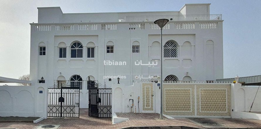 Villa Gemela de 6 dormitorios en Muscat, Oman No. 53811