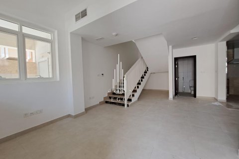 Villa de 3 chambres à Airport Road, UAE No. 36728