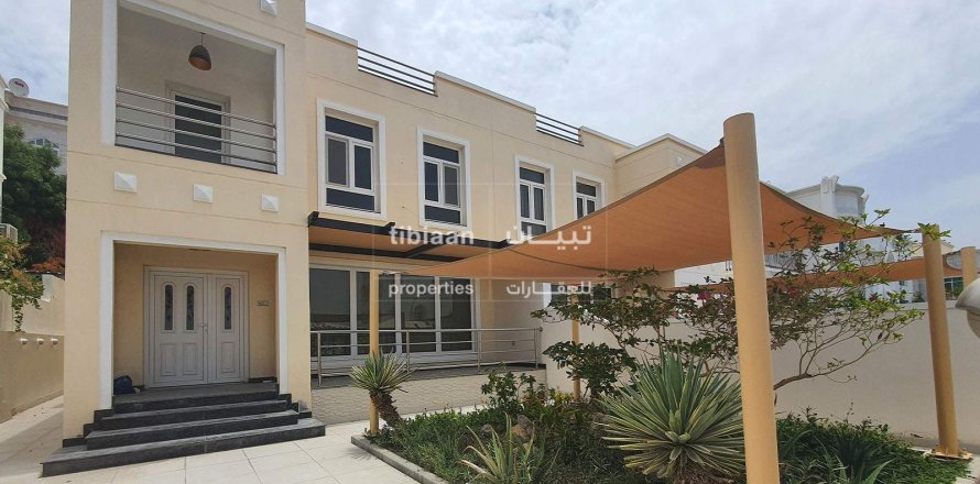 3 bedrooms Twin Villa in Al Khuwair, Oman No. 53801