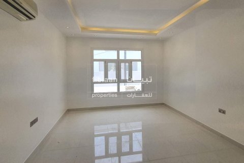 3 bedrooms Twin Villa in Al Khuwair, Oman No. 53801 8