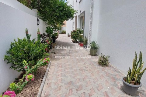 3 bedrooms Apartment in As Sib, Oman No. 53804 4