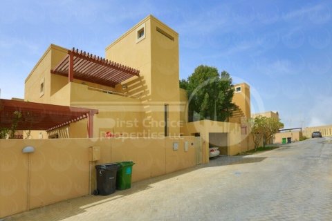 Вилла с 3 спальнями в Al Raha Gardens, ОАЭ №12821