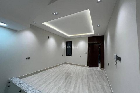 Villa de 4 dormitorios en Riyadh, Saudi Arabia No. 60627 10